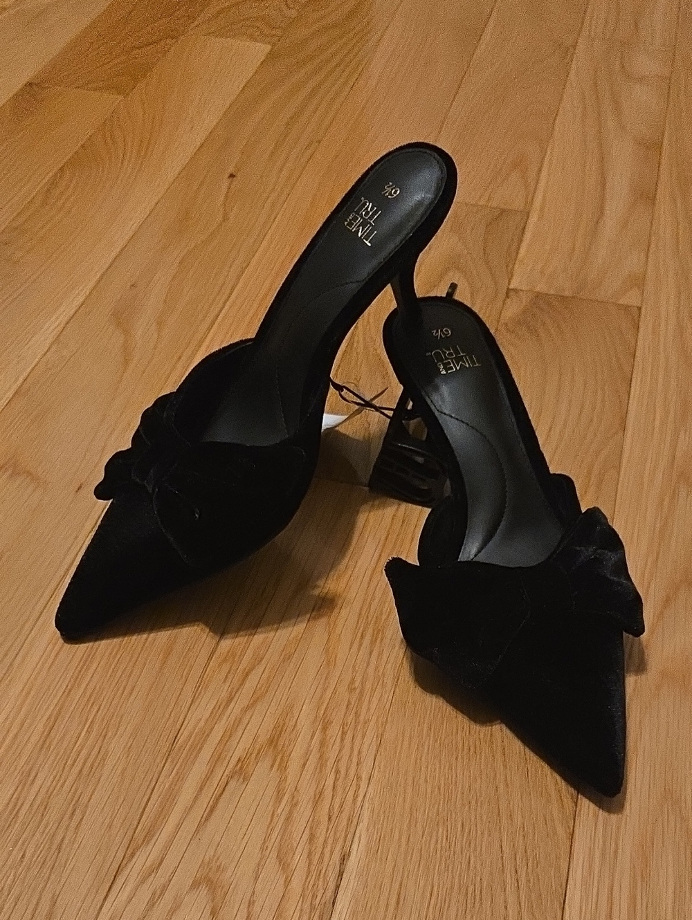 Black Velvet Pointed Toe Kitten Heels With Bow